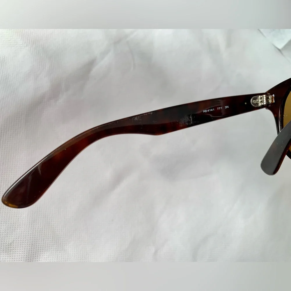 Scratched Ray-Ban Classic Wayfarer Rounded Brown Sunglasses - Picture 8 of 10